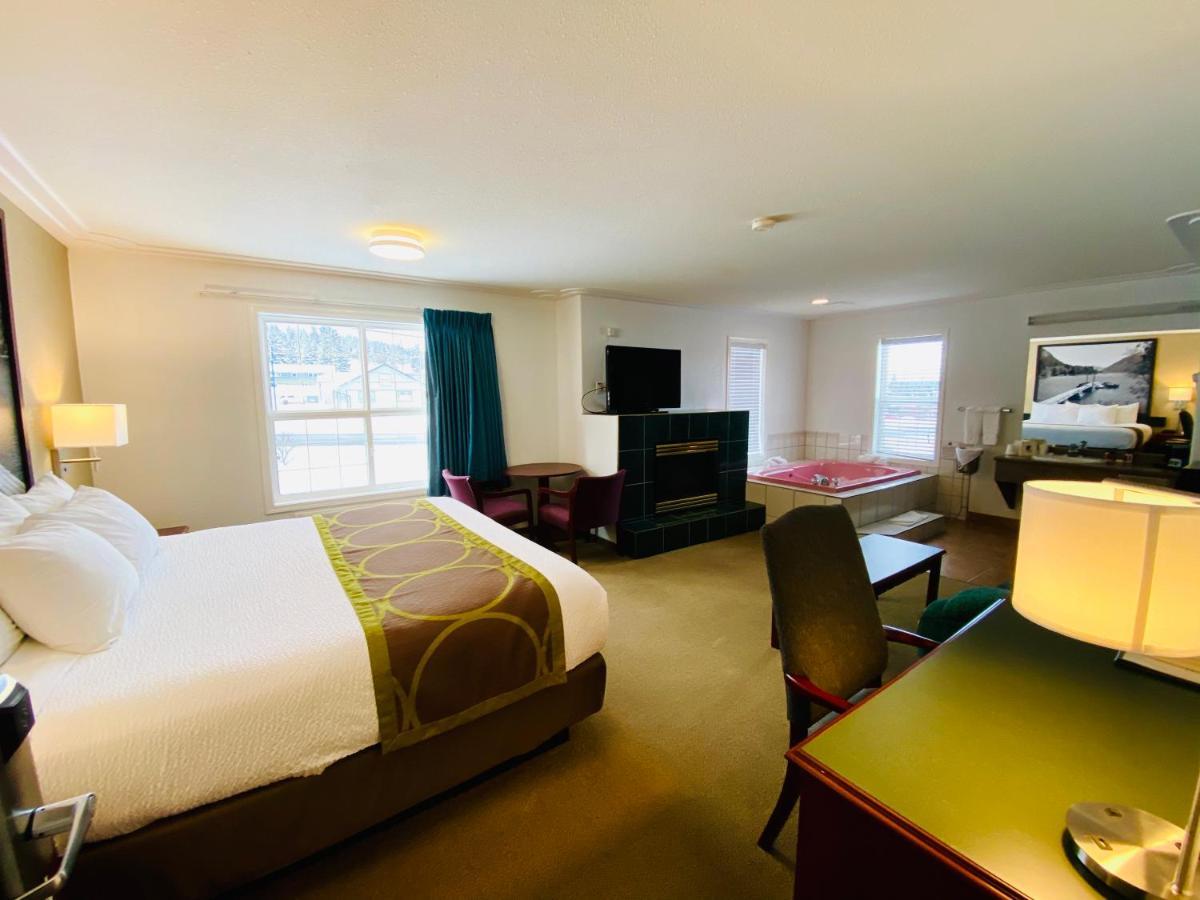 Super 8 By Wyndham 100 Mile House Hotel Ngoại thất bức ảnh