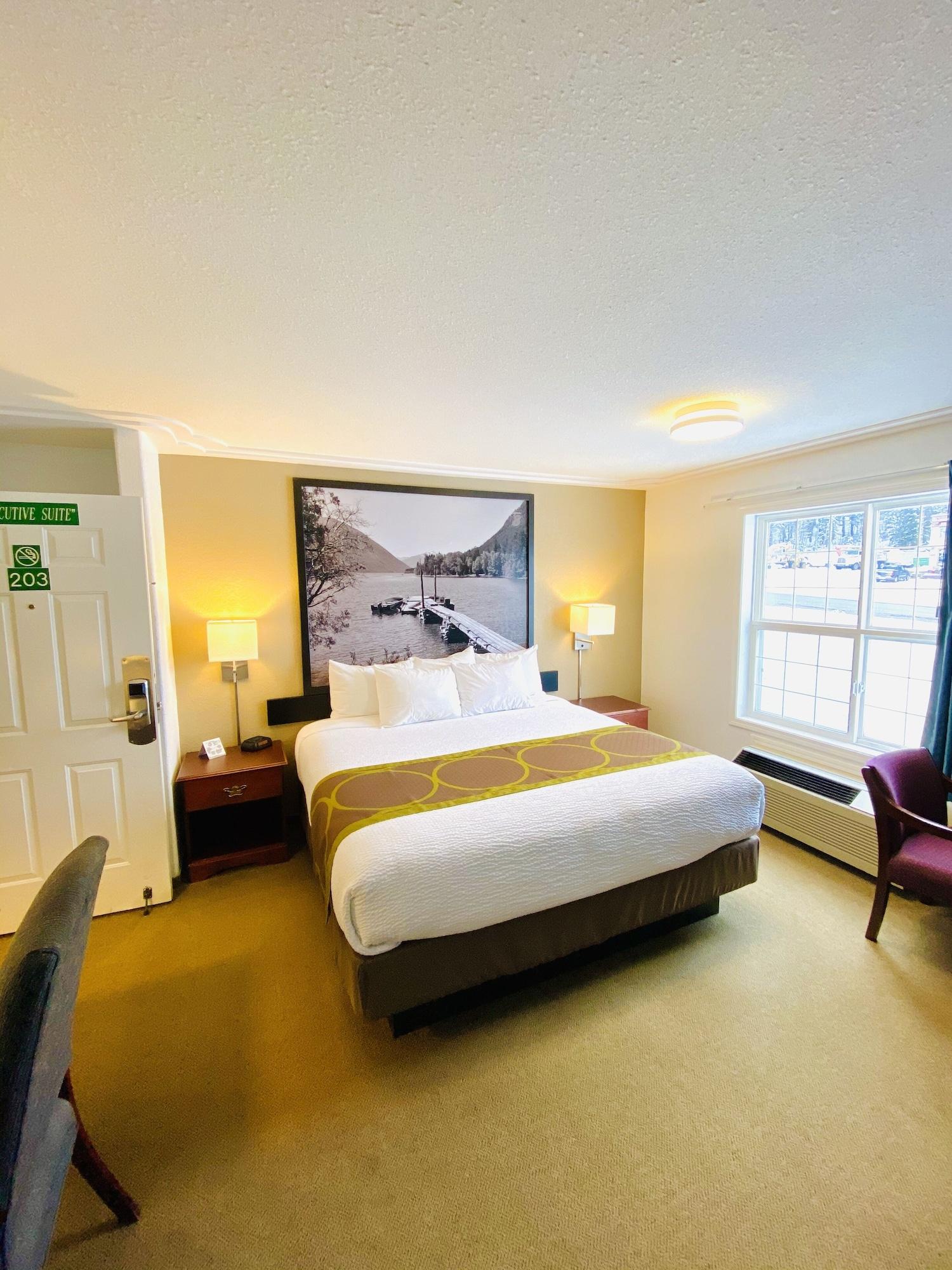 Super 8 By Wyndham 100 Mile House Hotel Ngoại thất bức ảnh