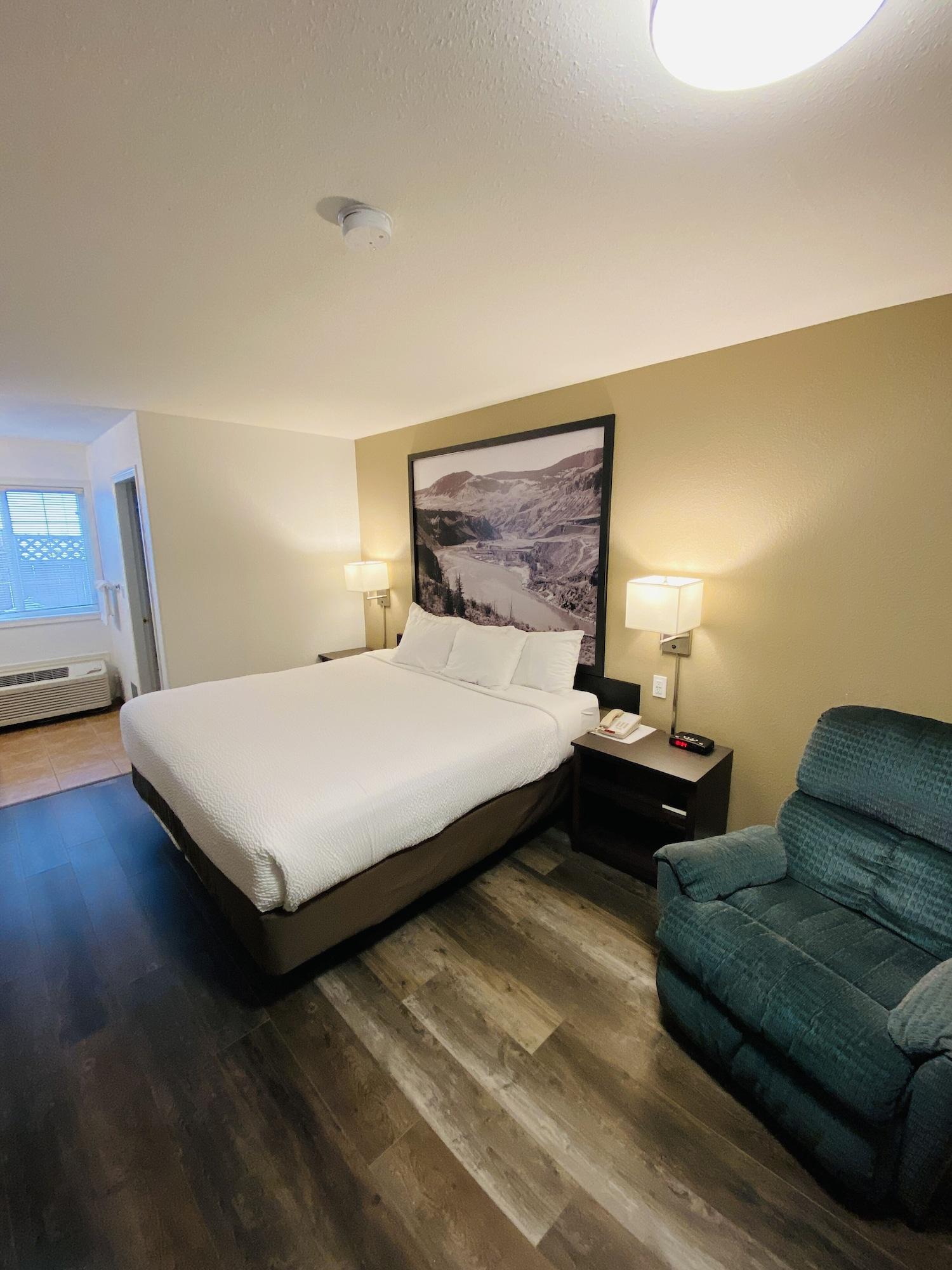 Super 8 By Wyndham 100 Mile House Hotel Ngoại thất bức ảnh