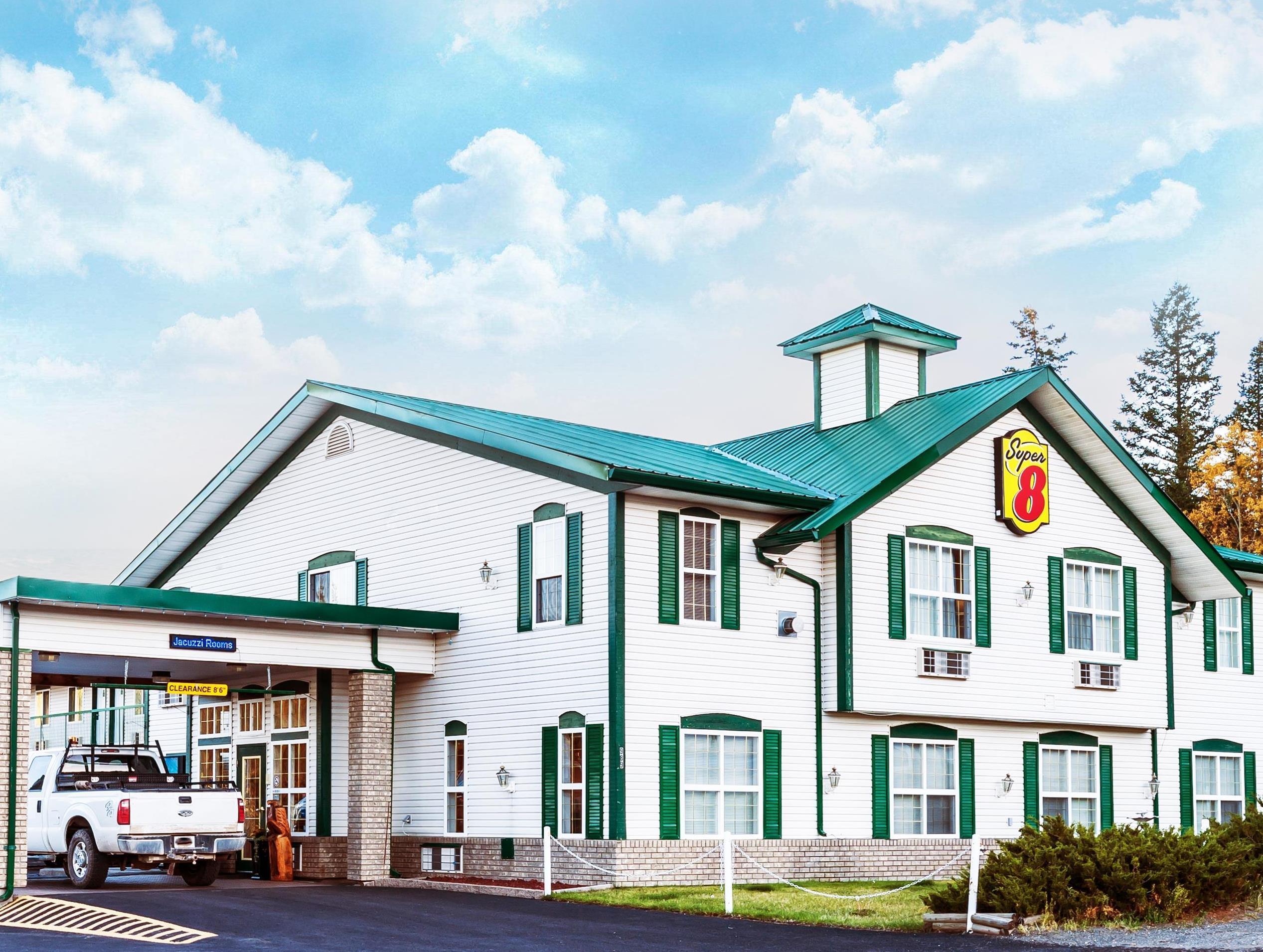 Super 8 By Wyndham 100 Mile House Hotel Ngoại thất bức ảnh