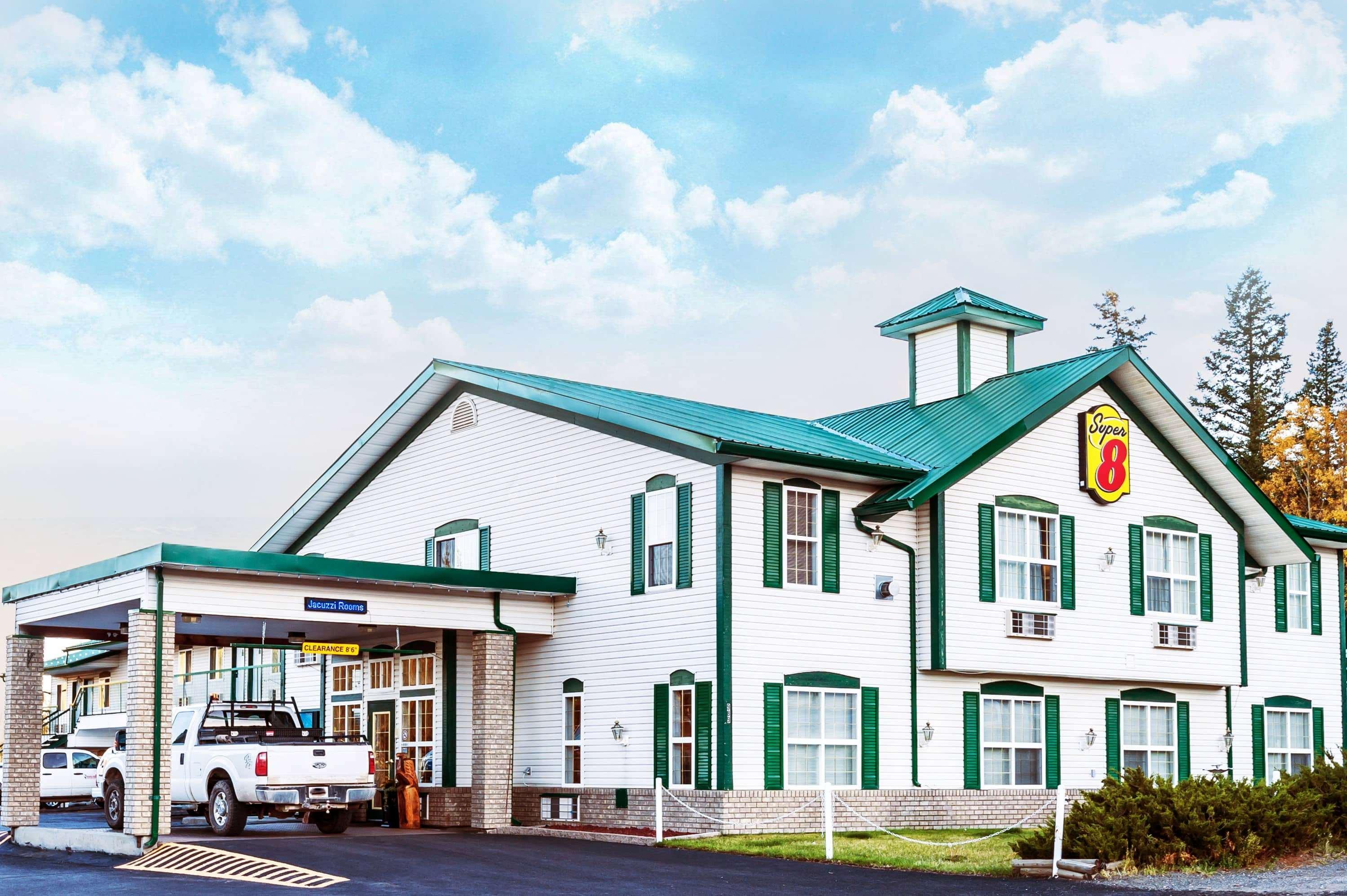 Super 8 By Wyndham 100 Mile House Hotel Ngoại thất bức ảnh